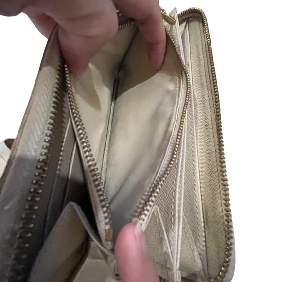 Louis Vuitton Damier Azur Wallet - Picture 6 of 8